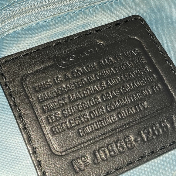 Black Medium Sized COACH Purse - Picture 4 of 7